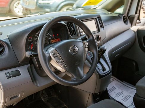 Used 2020 Nissan NV200 S FWD image 9