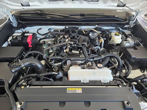 Certified 2025 Toyota Tacoma SR5 w/ SR5 Upgrade Package AWD/4WD image 11