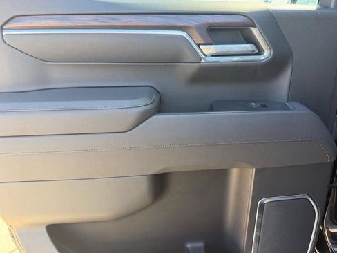Used 2025 GMC Sierra 1500 SLT RWD image 13