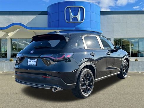 Used 2023 Honda HR-V Sport image 2