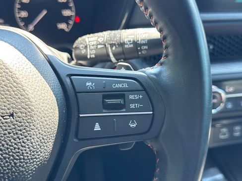 Used 2025 Nissan Rogue S AWD/4WD image 29