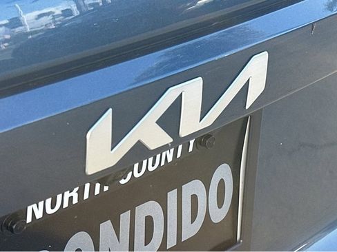 Used 2024 Kia Niro EX image 18