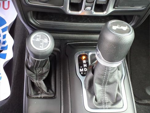 Used 2025 Jeep Wrangler Sahara image 26