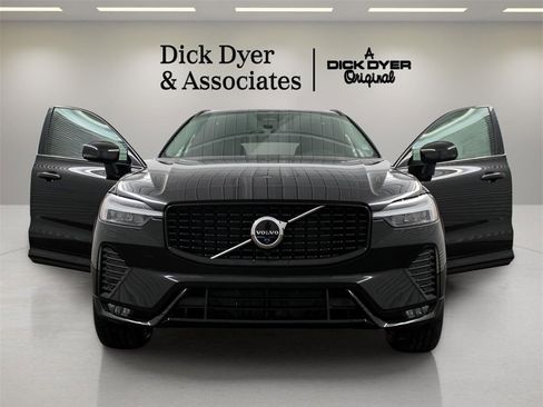 Certified 2024 Volvo XC60 B5 Plus w/ Climate Package image 7