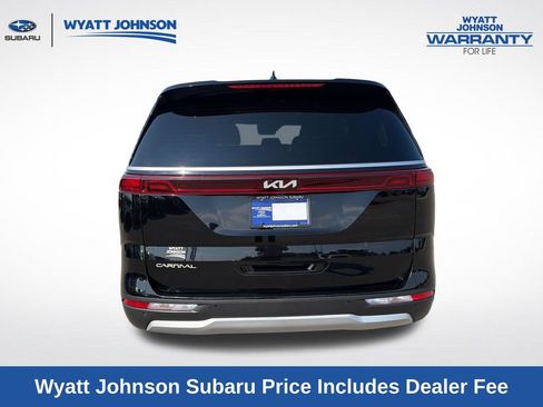 Used 2024 Kia Carnival LX FWD image 7