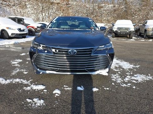 Used 2019 Toyota Avalon Limited image 9