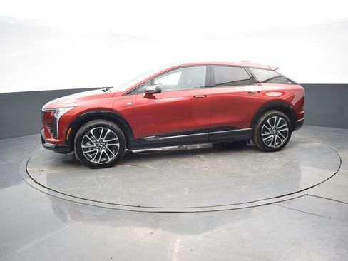 Certified 2025 Cadillac Optiq Sport 2 w/ LPO, Floor Liner Package image 2