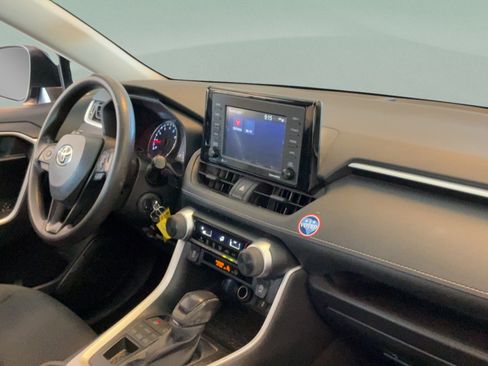 Certified 2022 Toyota RAV4 LE AWD/4WD image 39