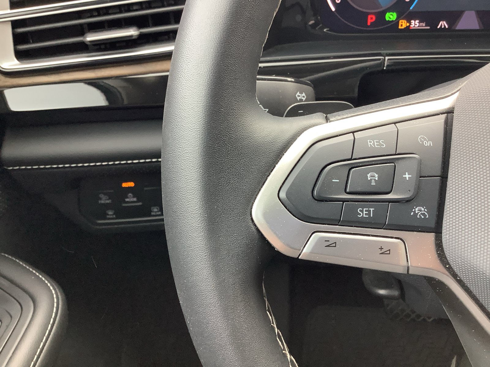 New 2025 Volkswagen Atlas SE FWD image 27