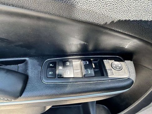 Used 2022 Chrysler 300 S RWD image 13