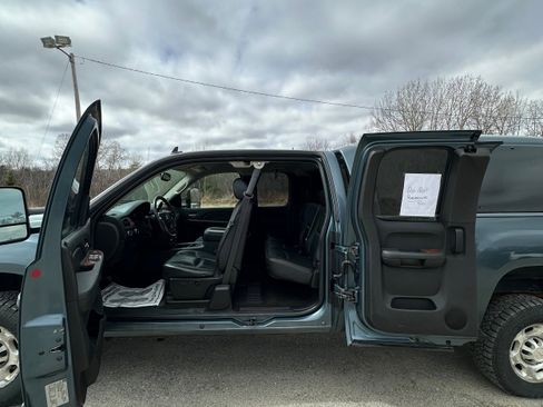 Used 2008 GMC Sierra 3500 SLT w/ Convenience Package AWD/4WD image 18