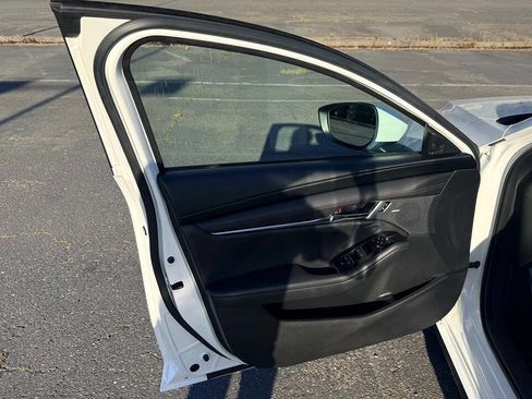 Used 2019 MAZDA MAZDA3 Sedan FWD image 37