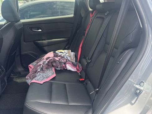 Certified 2025 Nissan Rogue SL FWD image 7