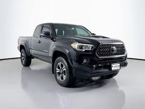 Used 2018 Toyota Tacoma TRD Sport AWD/4WD image 3
