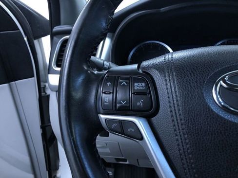 Certified 2017 Toyota Highlander XLE image 25