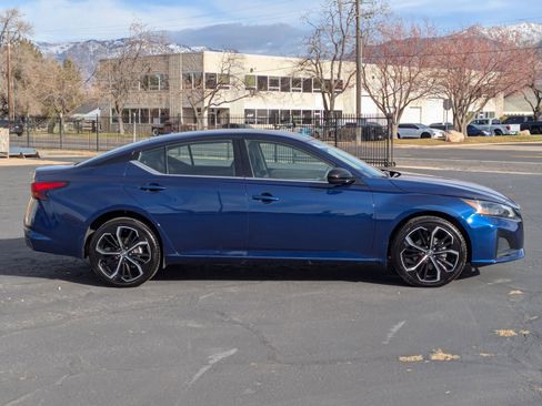 Used 2023 Nissan Altima 2.5 SR image 2