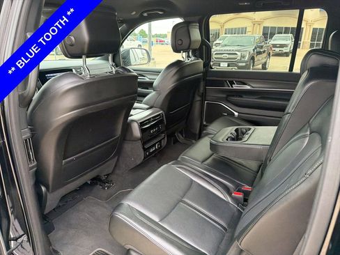 Used 2024 Jeep Wagoneer L Series II w/ Flexible Seating Group RWD image 7