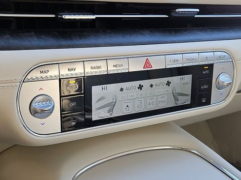 Used 2023 Genesis G90 3.5T image 16