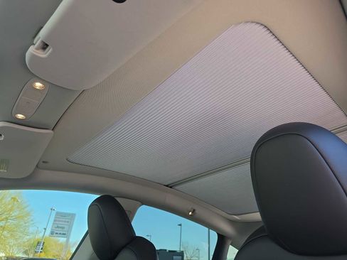 Used 2023 Tesla Model Y Long Range image 30