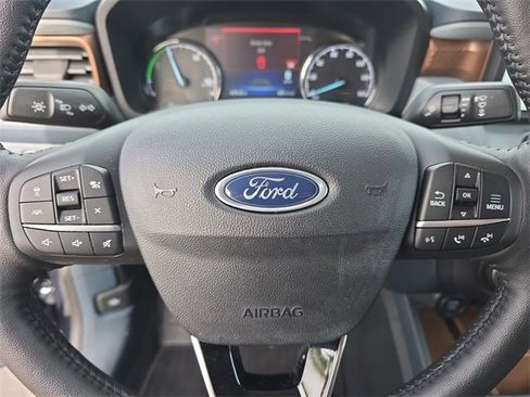 Used 2022 Ford Maverick Lariat w/ Lariat Luxury Package image 32