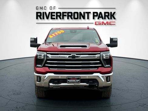 Used 2024 Chevrolet Silverado 2500 LTZ w/ LTZ Premium Package image 8