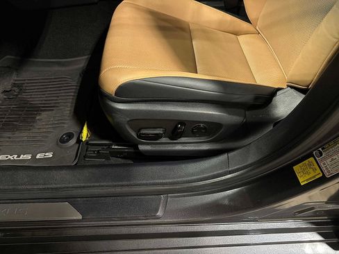 Used 2023 Lexus ES 350 w/ Premium Package FWD image 23