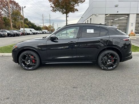 New 2025 Alfa Romeo Stelvio Sprint image 5