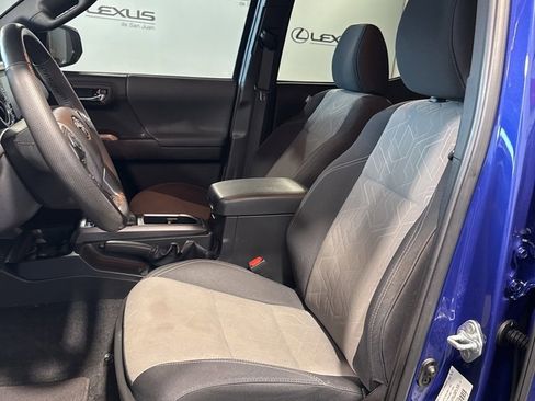 Used 2023 Toyota Tacoma TRD Sport image 37