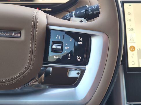 New 2025 Land Rover Range Rover Long Wheelbase SE image 28