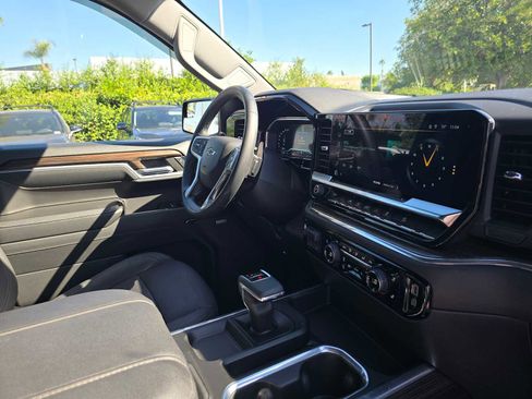 Used 2024 Chevrolet Silverado 1500 LT Trail Boss w/ Convenience Package II image 10