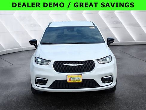 New 2026 Chrysler Pacifica Select image 9