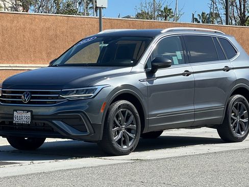 Used 2022 Volkswagen Tiguan SE w/ Panoramic Sunroof Package image 8