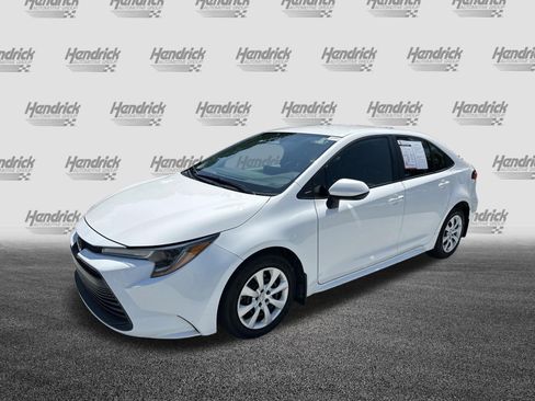 Certified 2025 Toyota Corolla LE FWD image 5