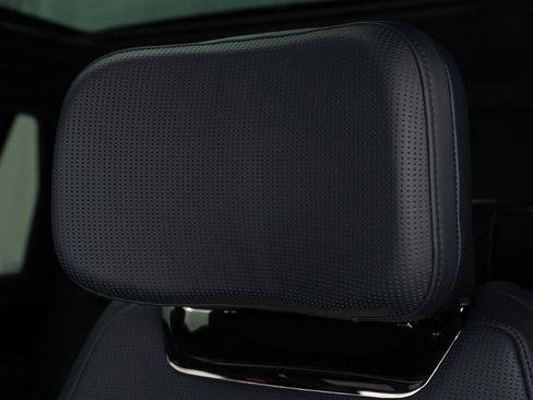 Used 2023 Land Rover Range Rover SV image 17