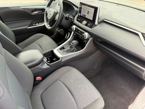 Used 2025 Toyota RAV4 XLE AWD/4WD image 32