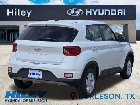 New 2026 Hyundai Venue SE FWD image 4