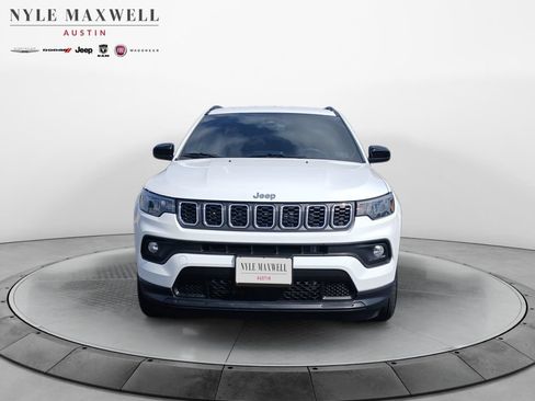 Used 2025 Jeep Compass Latitude AWD/4WD image 18