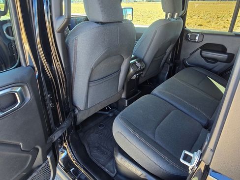 Used 2025 Jeep Wrangler Willys image 15