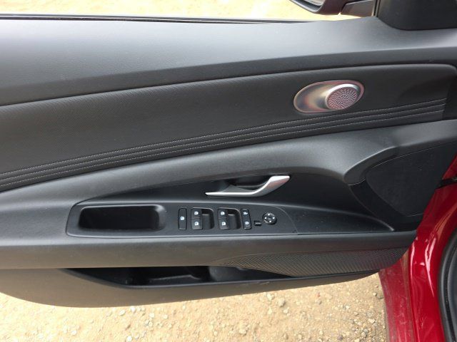 Used 2025 Hyundai Elantra SEL FWD image 13