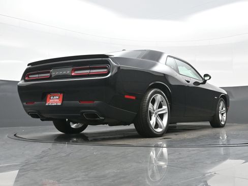 Used 2017 Dodge Challenger R/T image 26