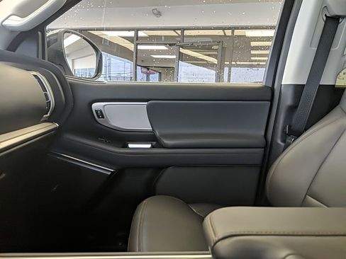 Used 2025 Ford Expedition Active image 25