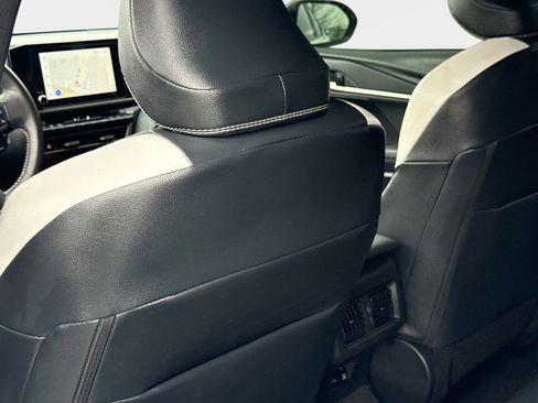 Used 2025 Toyota Camry SE image 13