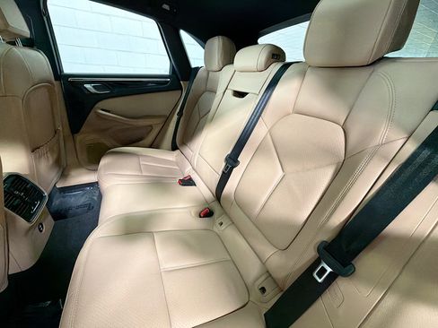 Certified 2023 Porsche Macan image 21