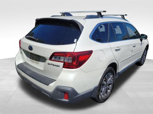 Used 2018 Subaru Outback 2.5i Touring w/ Popular Package #3 AWD/4WD image 16