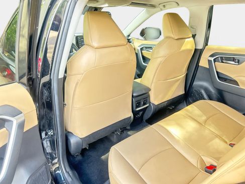 Used 2022 Toyota RAV4 XLE Premium FWD image 12