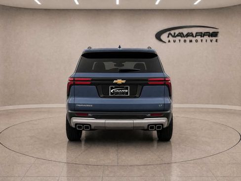 Used 2025 Chevrolet Traverse LT FWD image 6