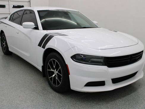 Used 2018 Dodge Charger SXT image 4