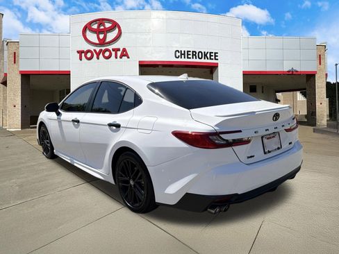 Used 2025 Toyota Camry SE FWD image 7