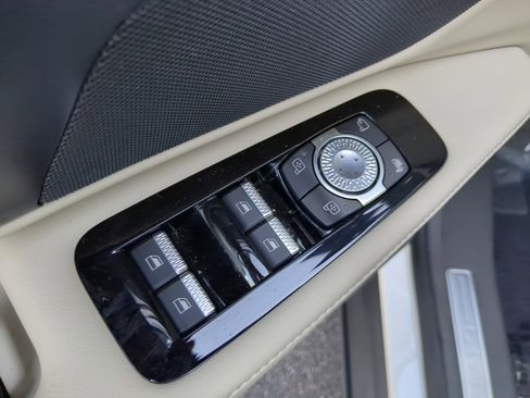 Used 2025 Lincoln Nautilus Premier image 17