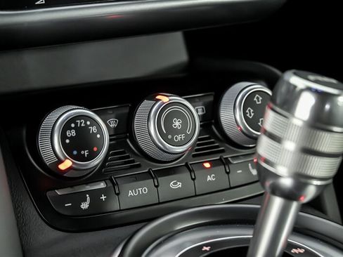 Used 2011 Audi R8 V8 AWD/4WD image 24